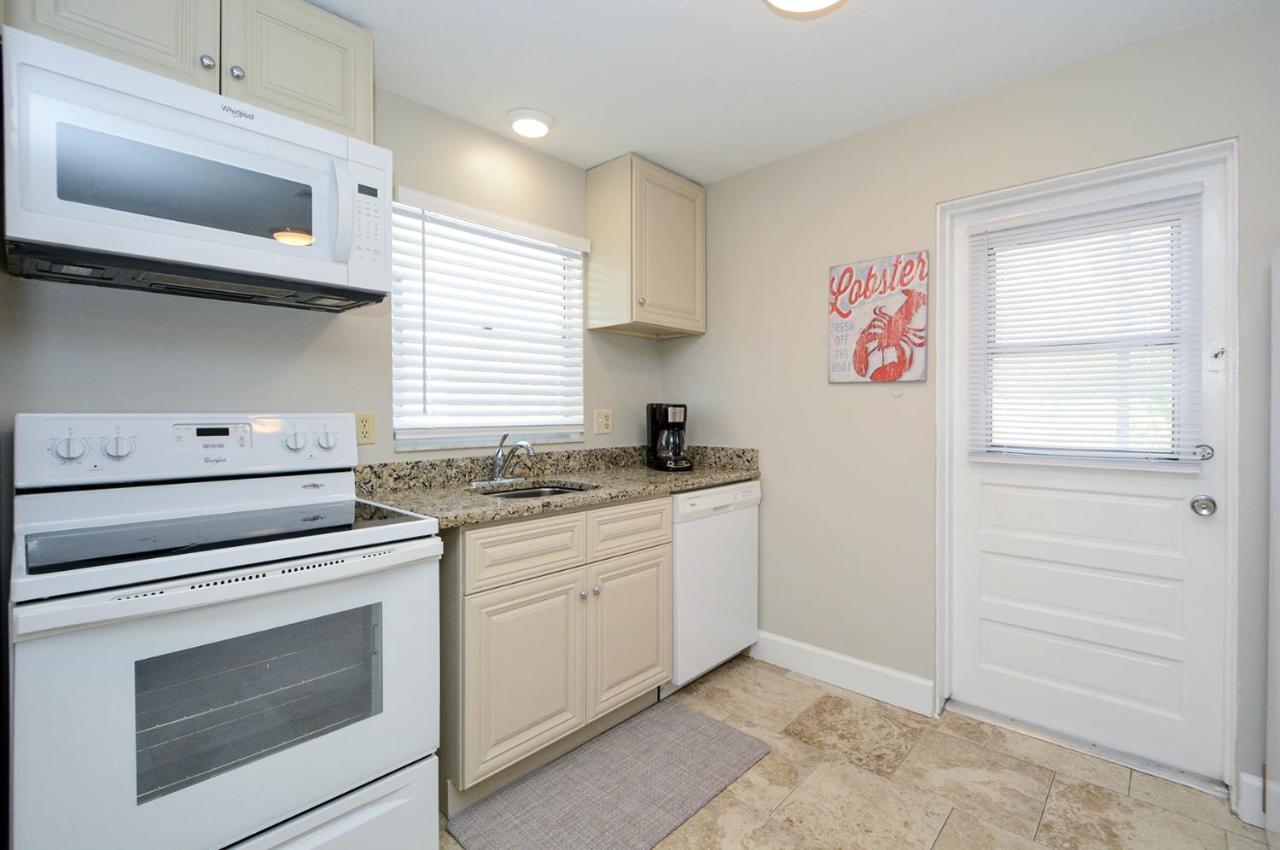 Canal 311 - Right In Siesta Key Village! Sarasota Exterior photo